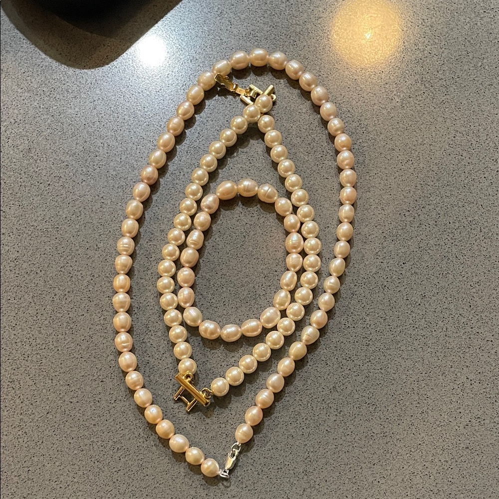 Elegant Pearl Necklace and Bracelet Set